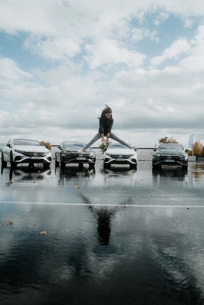 herminsche308's tweet photo. Only the sky is the limit #emobility #cars #Mercedes #PHOTO #ElectricVehicles #eqs #eqe https://t.co/unZkqa5BmE