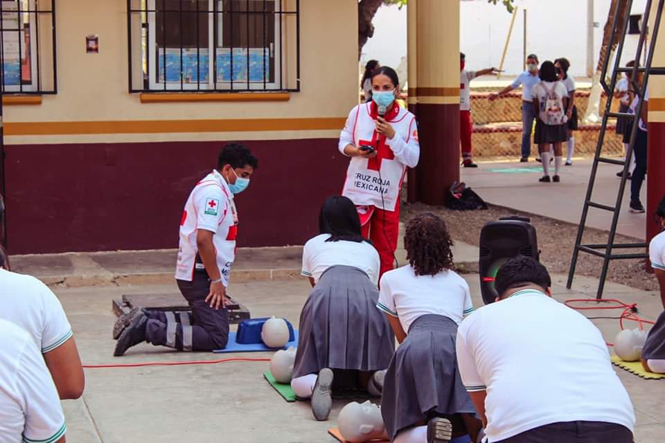Somos referentes en #primerosauxilios, estos pueden garantizar un final feliz de un inesperado accidente.

¡Capacítate!