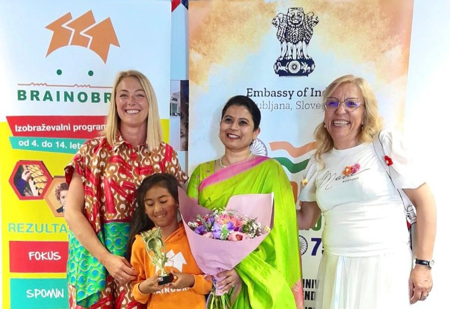 IndiainSlovenia's tweet photo. 1/4 ➡️ Was a true delight to be part of #AKAM #SkillsFest - d 3rd National Abacus Competition of 🇸🇮 held on 22/04/23 in #Ljubljana. Witnessed realization of mass movement of knowledge-sharing that 1st started 20 yrs back in #BRAINOBRAIN initiative in INDIA.
#AmbIndSlo #AmbIndNSK https://t.co/Pc4mZ9pLL9