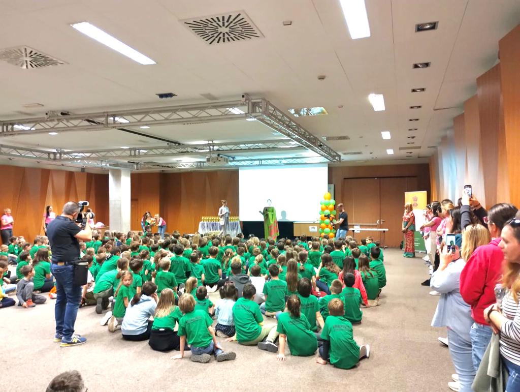IndiainSlovenia's tweet photo. 1/4 ➡️ Was a true delight to be part of #AKAM #SkillsFest - d 3rd National Abacus Competition of 🇸🇮 held on 22/04/23 in #Ljubljana. Witnessed realization of mass movement of knowledge-sharing that 1st started 20 yrs back in #BRAINOBRAIN initiative in INDIA.
#AmbIndSlo #AmbIndNSK https://t.co/Pc4mZ9pLL9