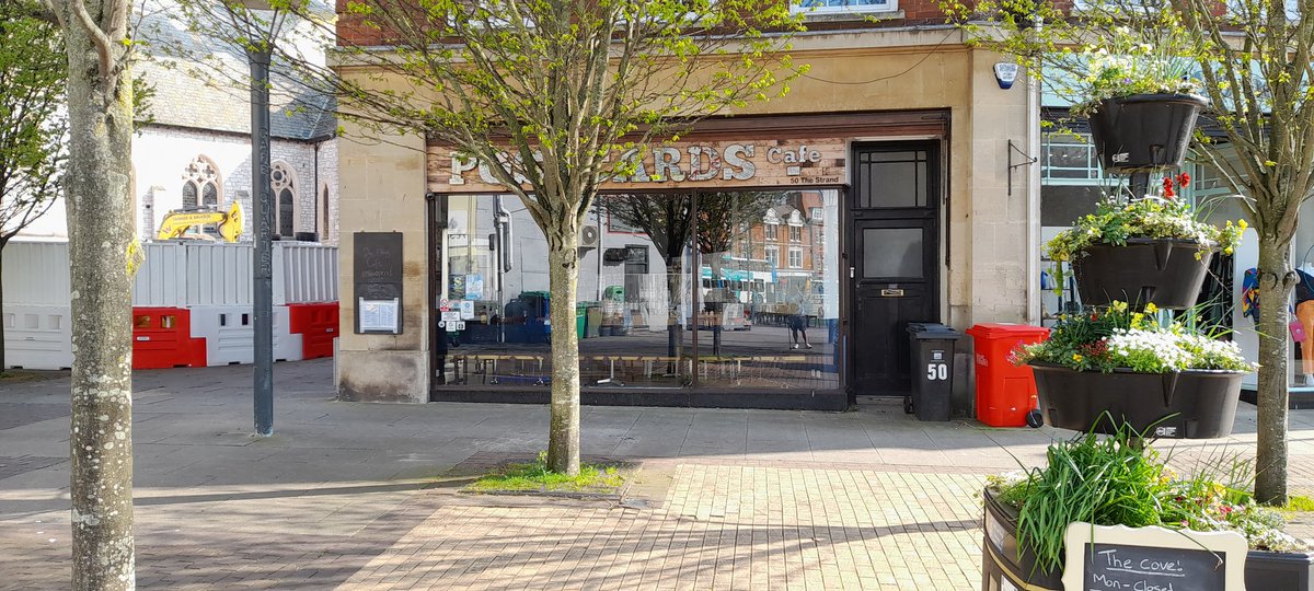 PostcardsCafe's tweet image. Good luck to everyone running in today's #ExmouthHalf and #LondonMarathon hopefully stays a nice day for running as the sun is rising over The Strand