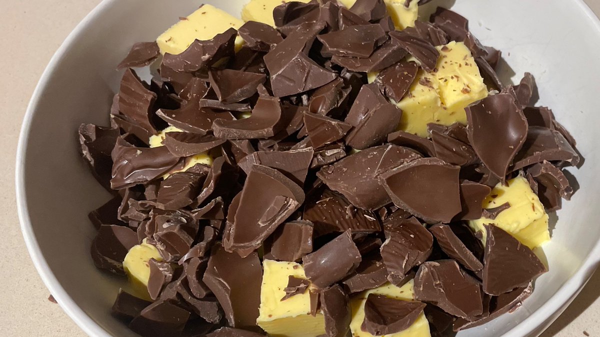 Luci_May11's tweet photo. With SO much Easter chocolate still to eat Iβve decided I need to get creative. Which is how these bilbies became brownies! π€π« #chocolateoverload #creativebaking #bilbybrownies https://t.co/0eayrzcCYR