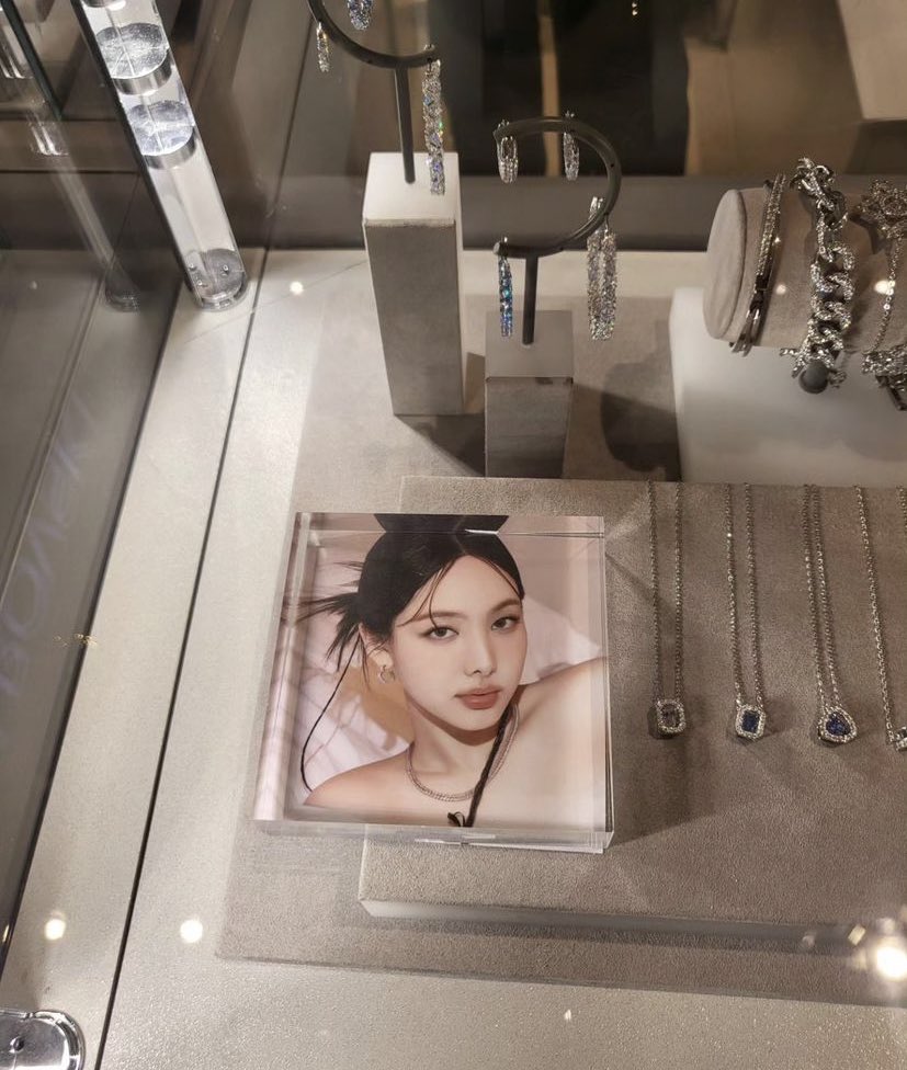 Nayeon's mom on Kookeu's IG 

#IM_NAYEON #NAYEON #나연 #TWICE <a href="/JYPETWICE/">TWICE</a>