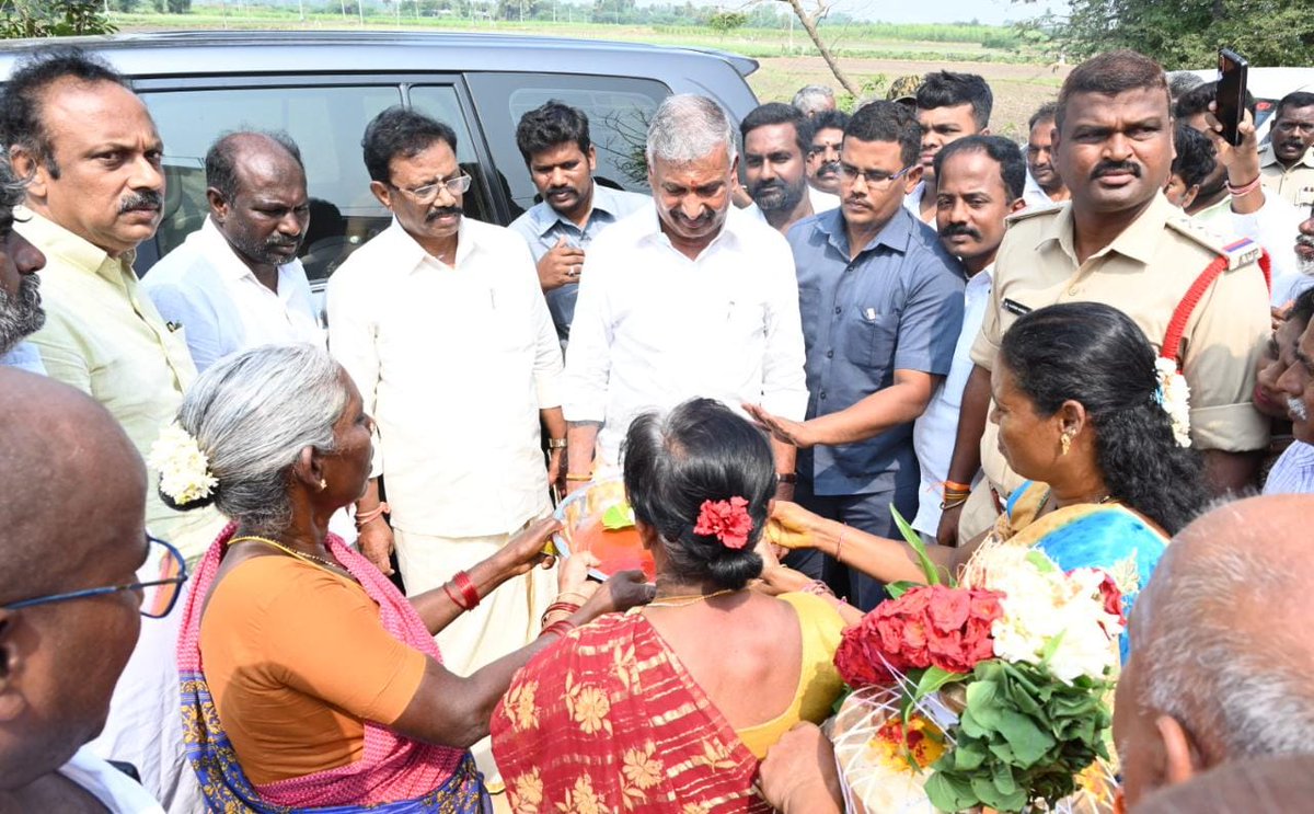 peddireddyysrcp's tweet photo. సత్యవేడు నియోజకవర్గంలో విస్తృతంగా పర్యటించి 
పిచ్చాటూరు మండలం రామాపురం లో రూ. 40 లక్షల తో నూతనంగా నిర్మించిన గ్రామ సచివాలయ భవనాన్ని ప్రారంభించడం జరిగింది https://t.co/ge9Oy5Rp8G