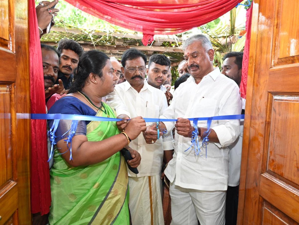 peddireddyysrcp's tweet photo. సత్యవేడు నియోజకవర్గంలో విస్తృతంగా పర్యటించి 
పిచ్చాటూరు మండలం రామాపురం లో రూ. 40 లక్షల తో నూతనంగా నిర్మించిన గ్రామ సచివాలయ భవనాన్ని ప్రారంభించడం జరిగింది https://t.co/ge9Oy5Rp8G