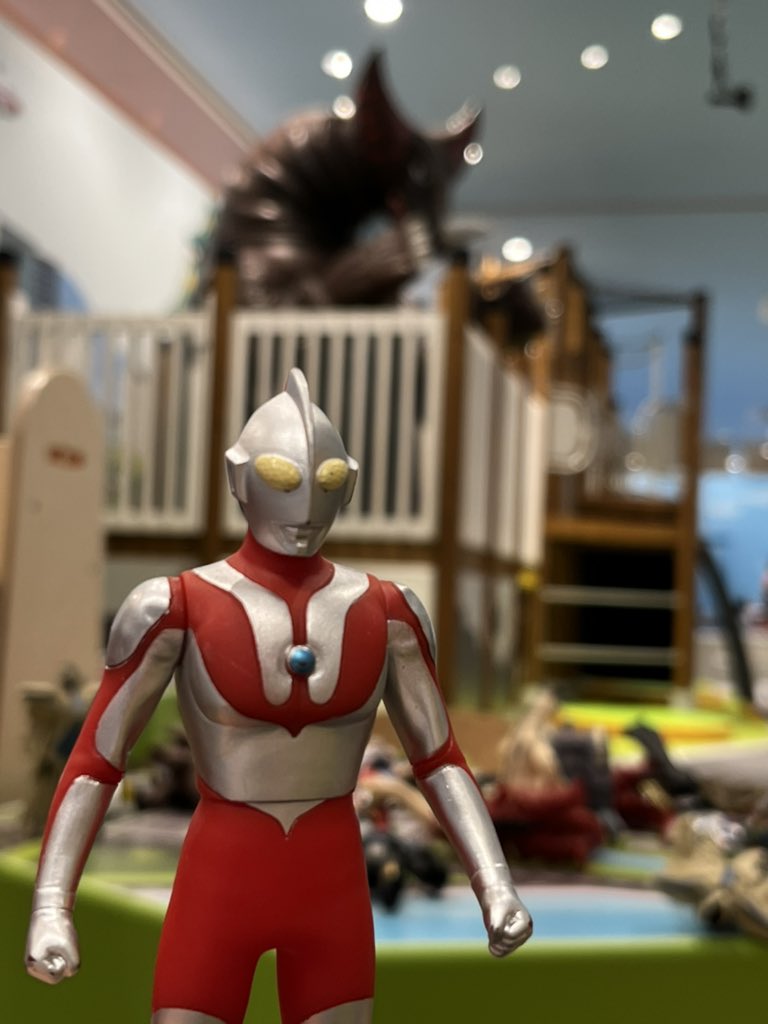 HyodoNote's tweet image. こんにちは世界
次男を連れてウルトラマンパークへ。
自分も楽しんだ怪獣ごっこ、
3歳の息子も同じ様に遊んでる。
ありがとうウルトラマン。