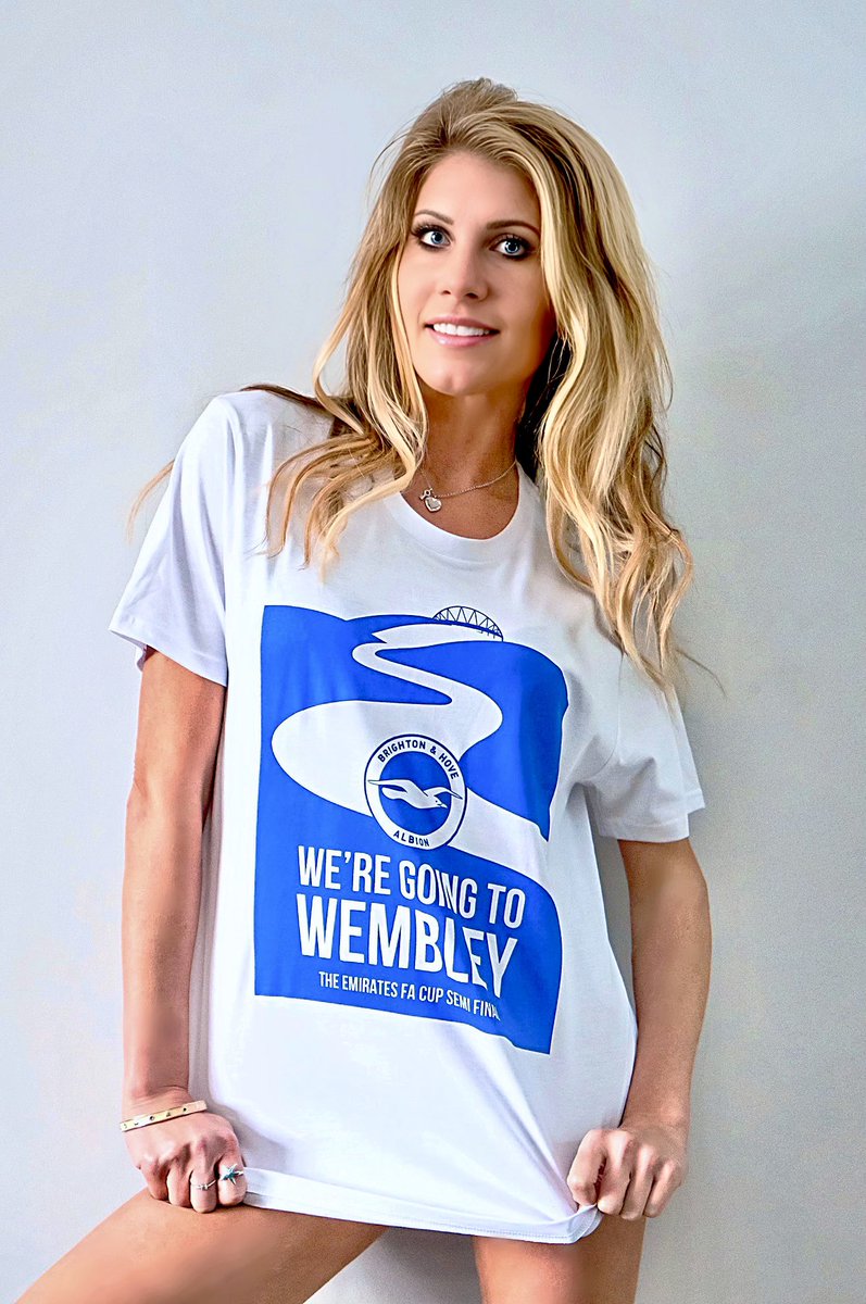AshleighKno1's tweet photo. Today is the day that #wearegoingtowembley!! πβ½οΈ@OfficialBHAFC #Megaexcited #Facupsemifinal #FACUP #BHAFC https://t.co/xzryxBlZRH