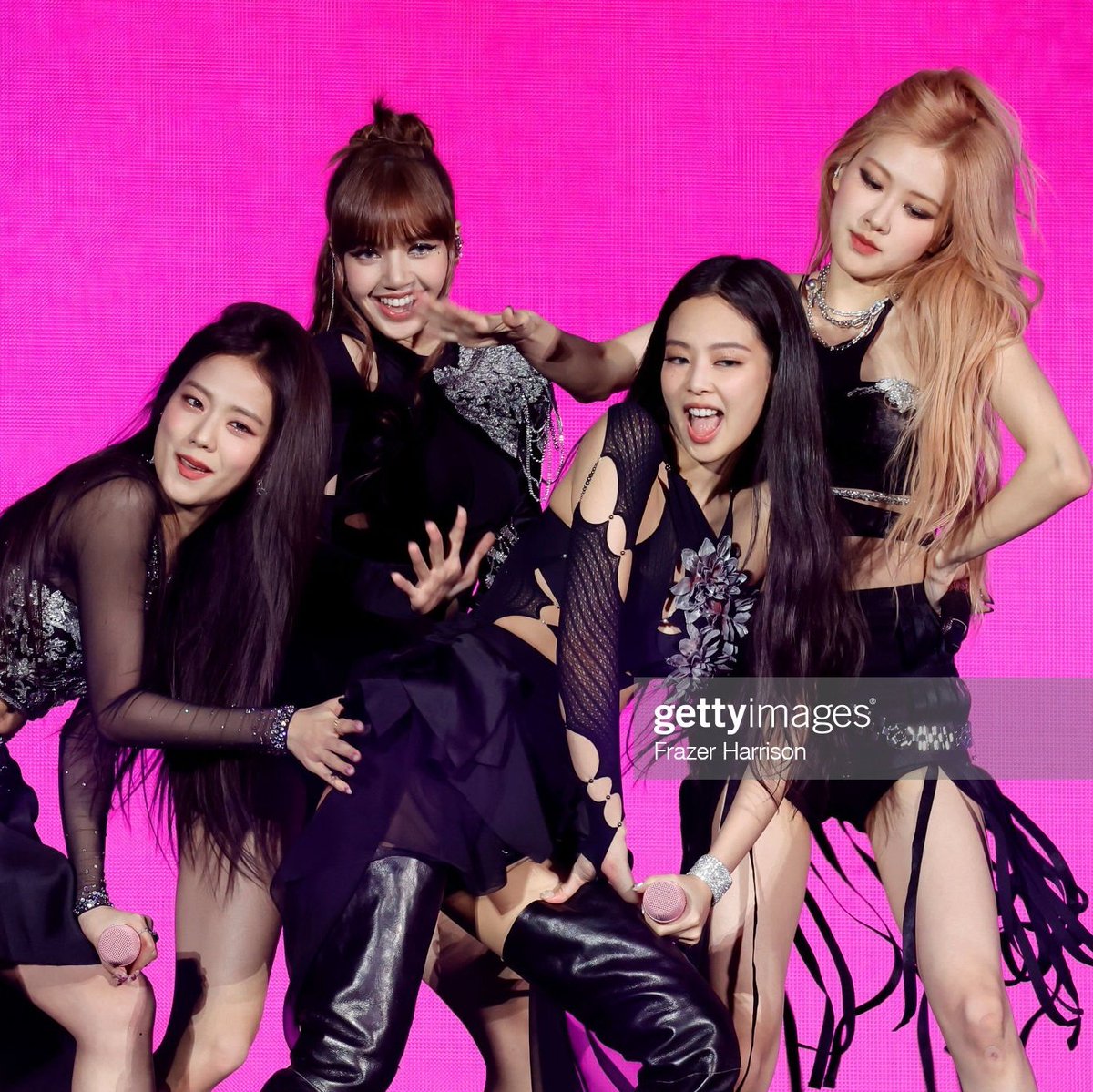 bvlgrlisa's tweet photo. Week 1                           Week 2 https://t.co/QK7P1eYhOT