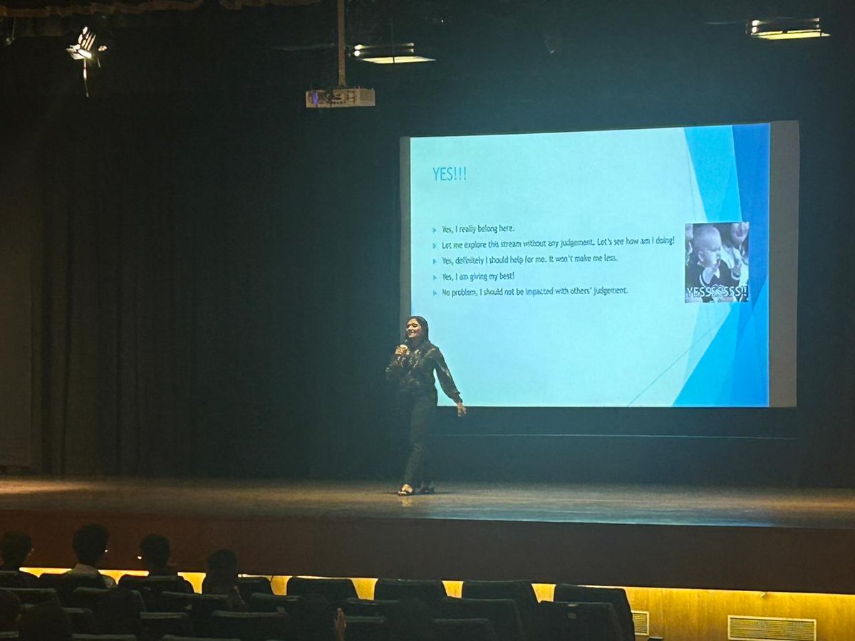 GDGPune's tweet photo. "Diving into the Data Stream : Exploring the World of Data Flow with Sakshi Khandelwal's Expertise."π©πΌβπ»ππ»
#IWDPune23 #WTMPune #GDGPune #BFHL #BFHL_moment https://t.co/3cvPampbFT
