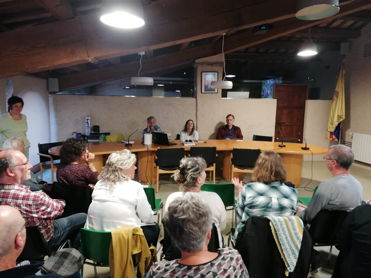 🌸 Divendres es va presentar a l'@AjSavall 'La vegetació. Parc Natural de Sant Llorenç del Munt i l'Obac', dels biòlegs Mertxe Pamplona i Albert Vicens. El volum és el resultat de 10 anys de feina, prospeccions i itineraris botànics
📗 + Info. del llibre
parcs.diba.cat/web/l-informat…