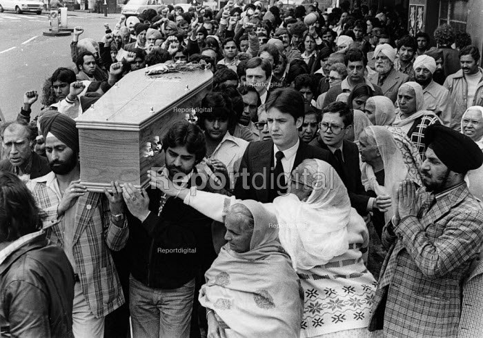AntiRacismDay's tweet photo. Antiracist &amp; socialist Blair Peach died during the night of 23-24 April 1979 after being beaten by police on a protest against the Nazi National Front in Southall West London. 

His death &amp; funeral became a symbol resistance to the growing threat of fascism. 

#NeverAgain https://t.co/iMxR24FoaZ