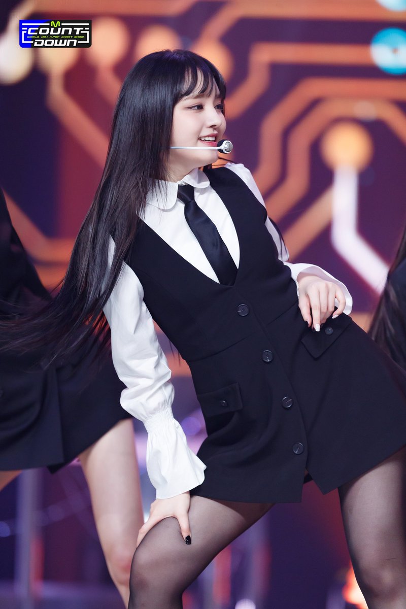 LIZCENTRE's tweet photo. 📷 [PHOTO] — LIZ’s ‘I AM’ Behind Photos on Mcountdown

🔗 https://t.co/CuTlXevOio 

#리즈 #LIZ #아이브 #IVE https://t.co/Mh704qfscH