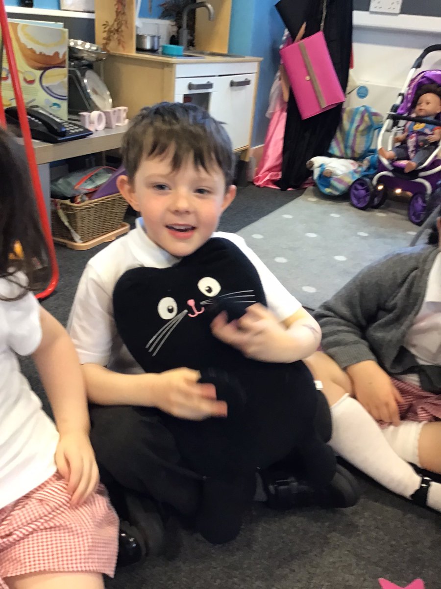 Reception_LM's tweet photo. In our PSED Jigsaw session we were thinking about what makes a good friend. We were able to think of so many important things. A few examples of what the children said were… “spreading kindness”, “listening to each other” and “somebody who makes you feel loved”. 🥰🧡🌈 #EYFS https://t.co/SwFfSue34C