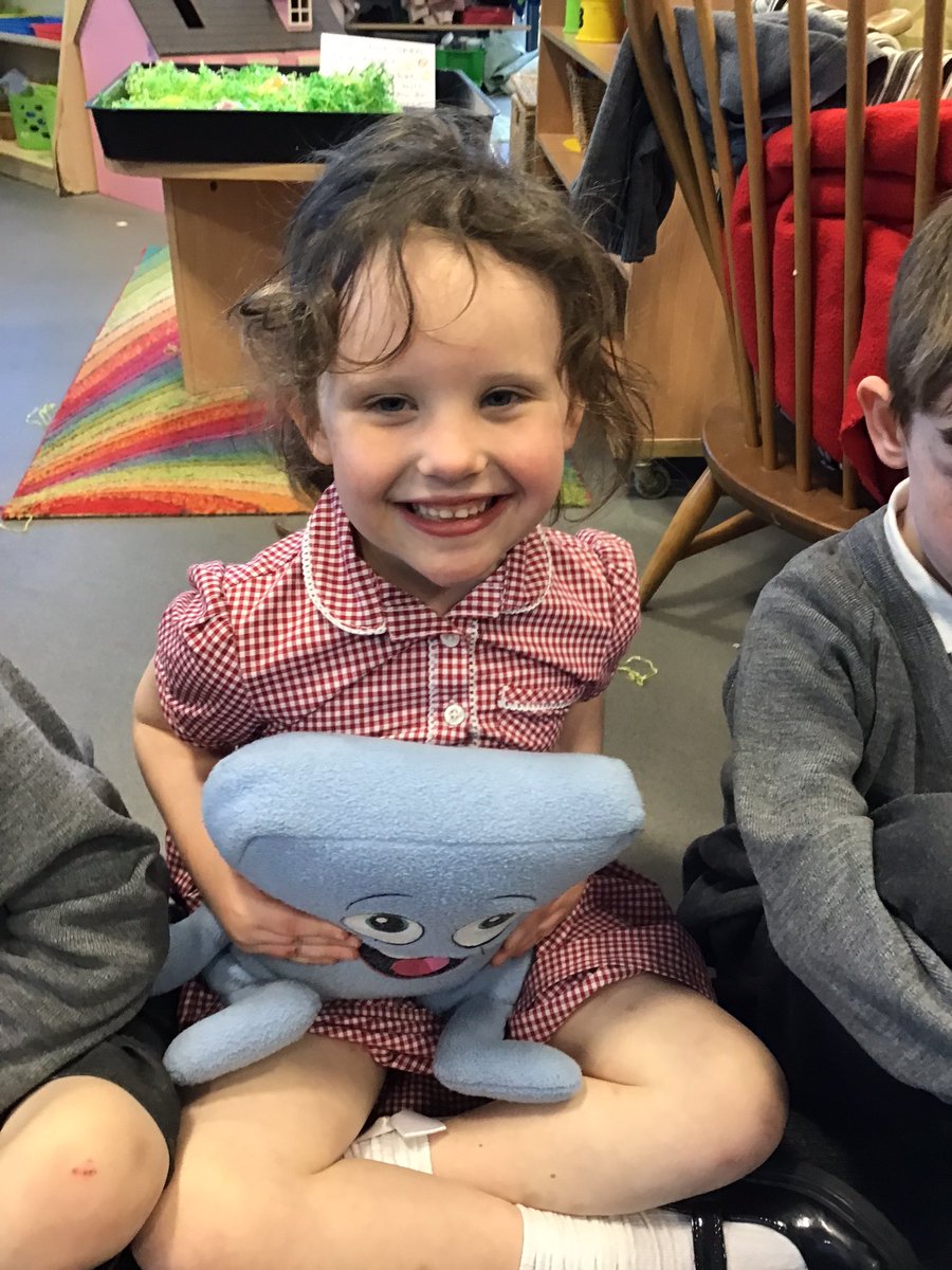Reception_LM's tweet photo. In our PSED Jigsaw session we were thinking about what makes a good friend. We were able to think of so many important things. A few examples of what the children said were… “spreading kindness”, “listening to each other” and “somebody who makes you feel loved”. 🥰🧡🌈 #EYFS https://t.co/SwFfSue34C