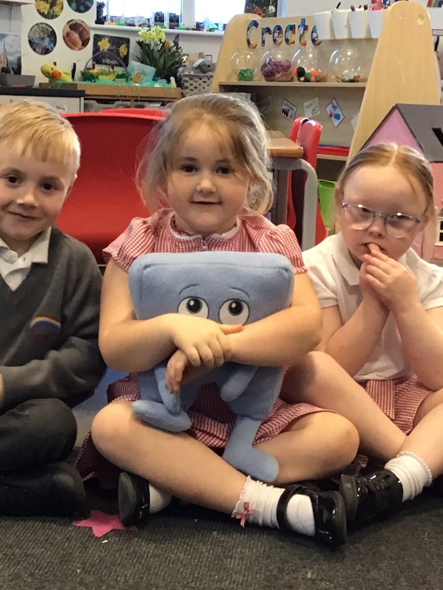 Reception_LM's tweet photo. In our PSED Jigsaw session we were thinking about what makes a good friend. We were able to think of so many important things. A few examples of what the children said were… “spreading kindness”, “listening to each other” and “somebody who makes you feel loved”. 🥰🧡🌈 #EYFS https://t.co/SwFfSue34C