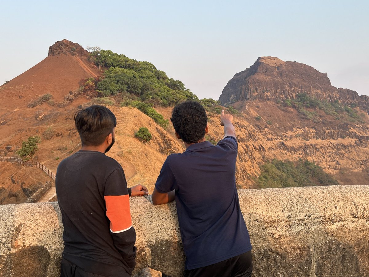 WritesSuraj's tweet photo. 1) Trekking teaches us the importance of #preparation. Whether it's researching the trail, packing appropriate gear, or conditioning our bodies, preparation is key to a successful trek. It helps us avoid injuries, stay safe, and enjoy the journey to the fullest. https://t.co/aPBej6SsCN