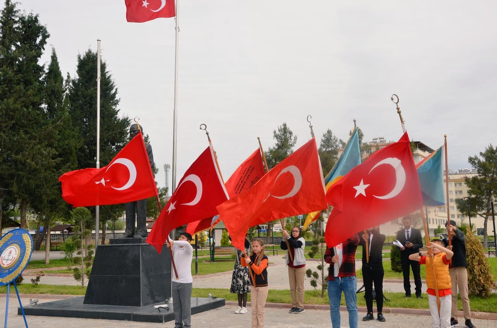 Yavuzeli_Kaym's tweet photo. 23 Nisan Ulusal Egemenlik ve Çocuk Bayramı Kutlama Programı, Kaymakamımız Hasan Raşit TAŞKIN ve ilçe protokolünün katılımı ile gerçekleşti.

#23NisanKutluOlsun https://t.co/wS5SZoo9w1