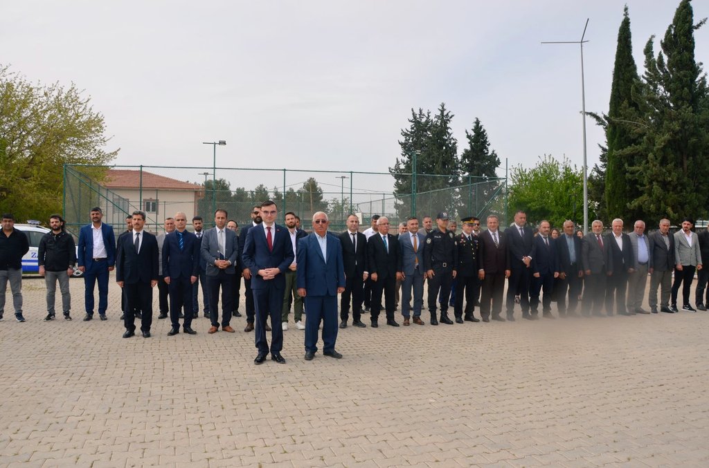 Yavuzeli_Kaym's tweet photo. 23 Nisan Ulusal Egemenlik ve Çocuk Bayramı Kutlama Programı, Kaymakamımız Hasan Raşit TAŞKIN ve ilçe protokolünün katılımı ile gerçekleşti.

#23NisanKutluOlsun https://t.co/wS5SZoo9w1