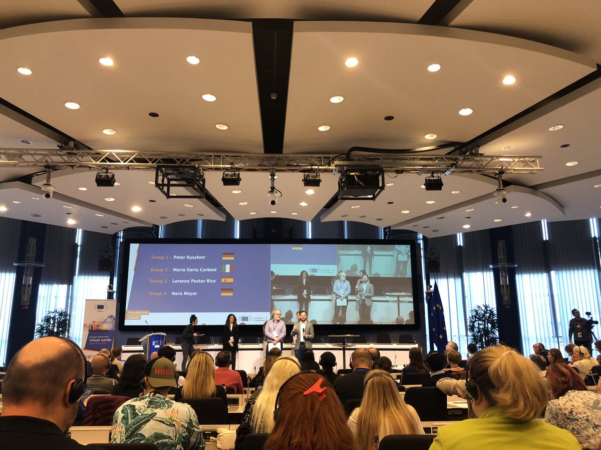 Final session of citizen panel on virtual worlds @DigitalEU Citizens are presenting their recommendations to the @eu_comission #virtualworldsEU