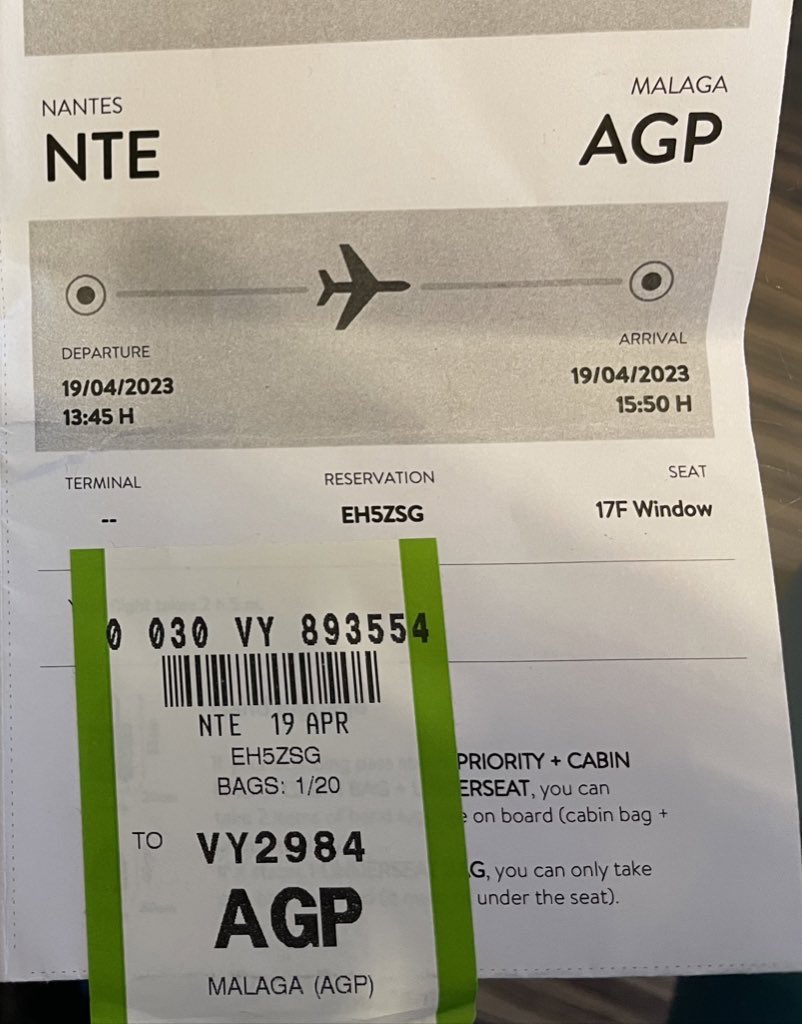 in_bitter's tweet photo. @vueling @JensSCHRTER7 What about my suitcase, please I’m desperate https://t.co/riJhIBhe6i