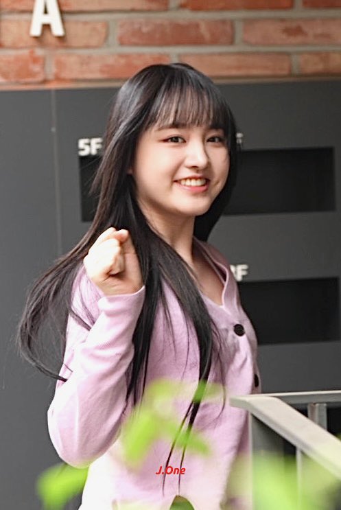 LIZCENTRE's tweet photo. 📸 [PHOTO] 230417 — LIZ Previews

© J_One_1121

#리즈 #LIZ #아이브 #IVE https://t.co/MGaLrtzRCS
