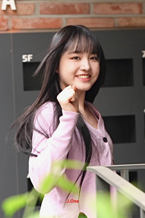 LIZCENTRE's tweet photo. 📸 [PHOTO] 230417 — LIZ Previews

© J_One_1121

#리즈 #LIZ #아이브 #IVE https://t.co/MGaLrtzRCS