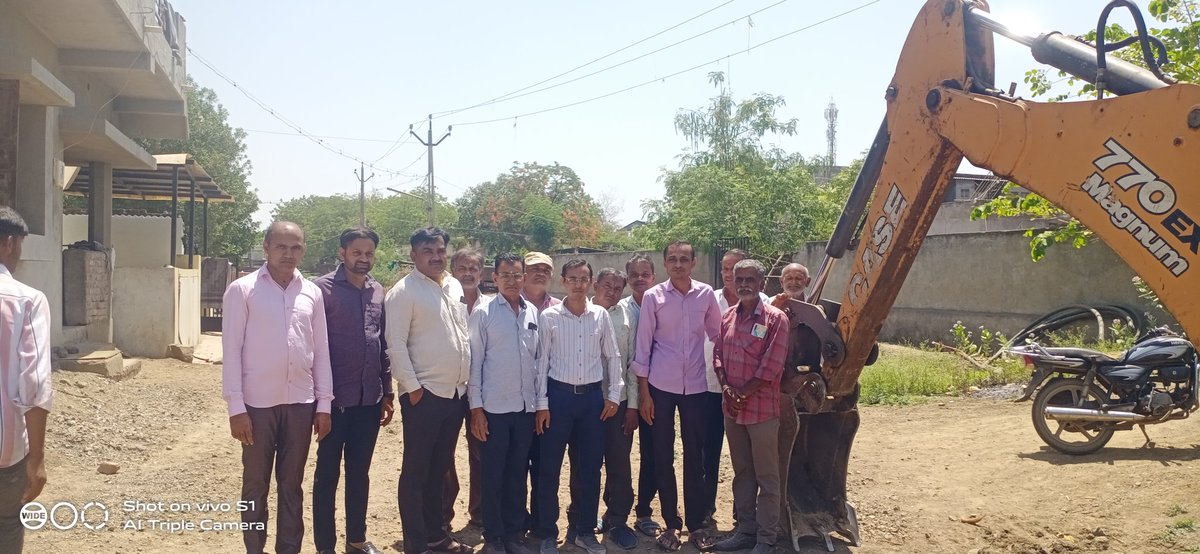 JayeshD84868359's tweet photo. બુધેલ ગામે પાણી ની લાઈનનું કામ શરૂ https://t.co/T1tYHUeNKh