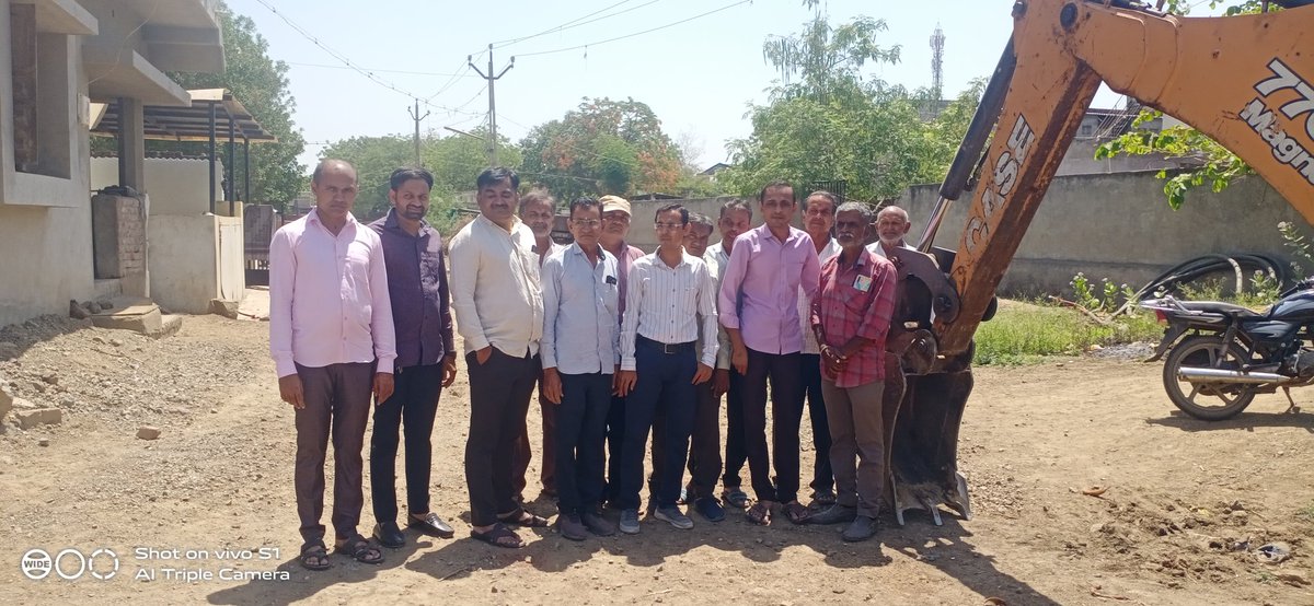 JayeshD84868359's tweet photo. બુધેલ ગામે પાણી ની લાઈનનું કામ શરૂ https://t.co/T1tYHUeNKh