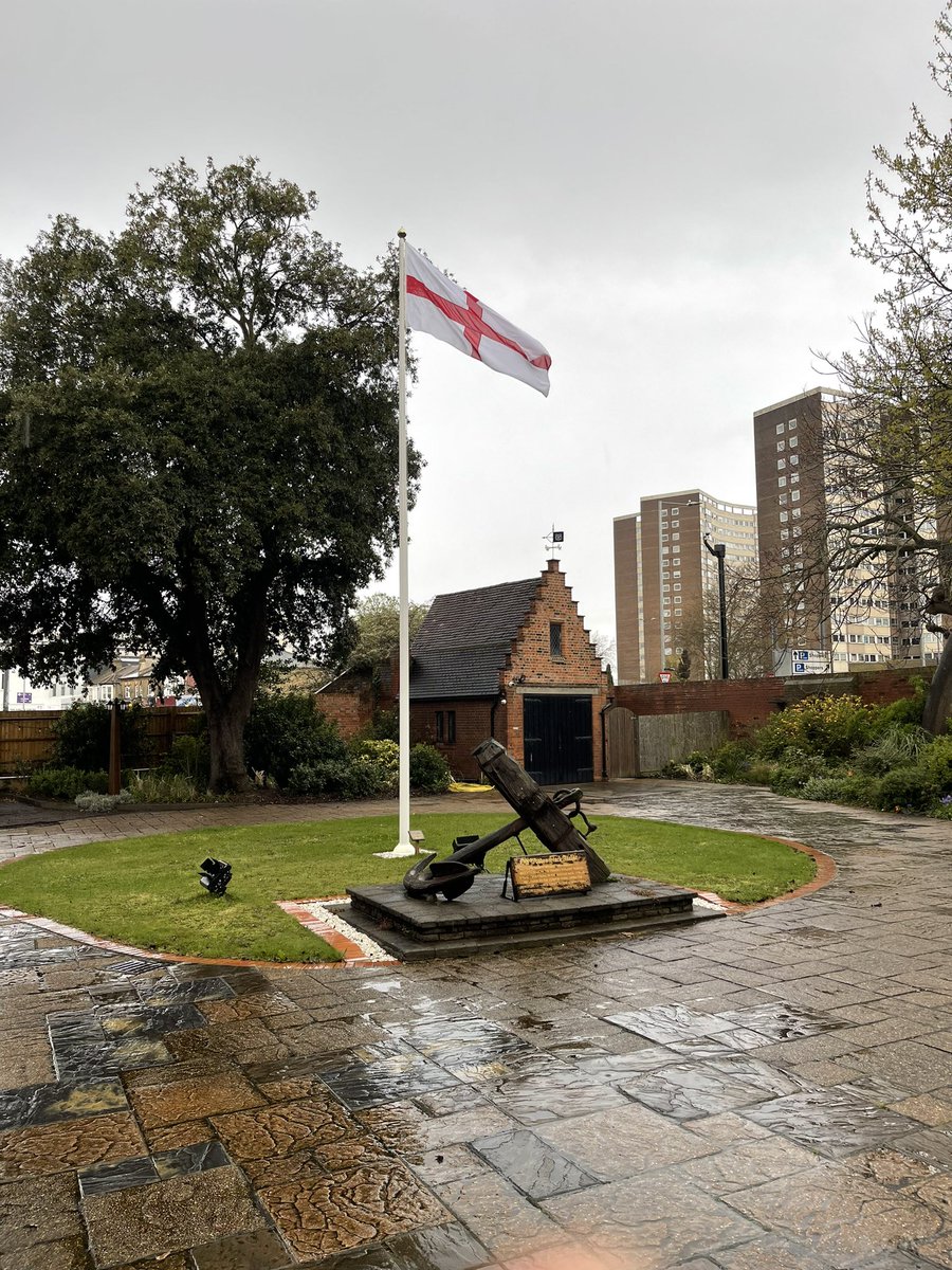 Happy St George’s Day 🏴󠁧󠁢󠁥󠁮󠁧󠁿 @SouthendCityC @westborokevin