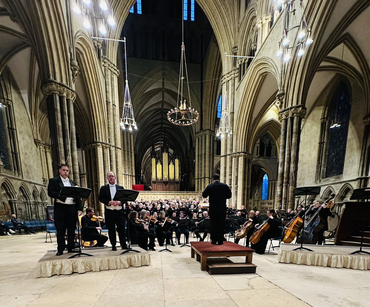 LincolnMayorUK's tweet photo. A lovely performance by @LincolnChoral last night at @LincsCathedral with Lincolnshire Chamber Orchestra- incredible singing by Kimberley Raw,Dominic Walsh,Gaynor Keeble,Allan Smith and India Simpson. https://t.co/KsRHVlvb0Z