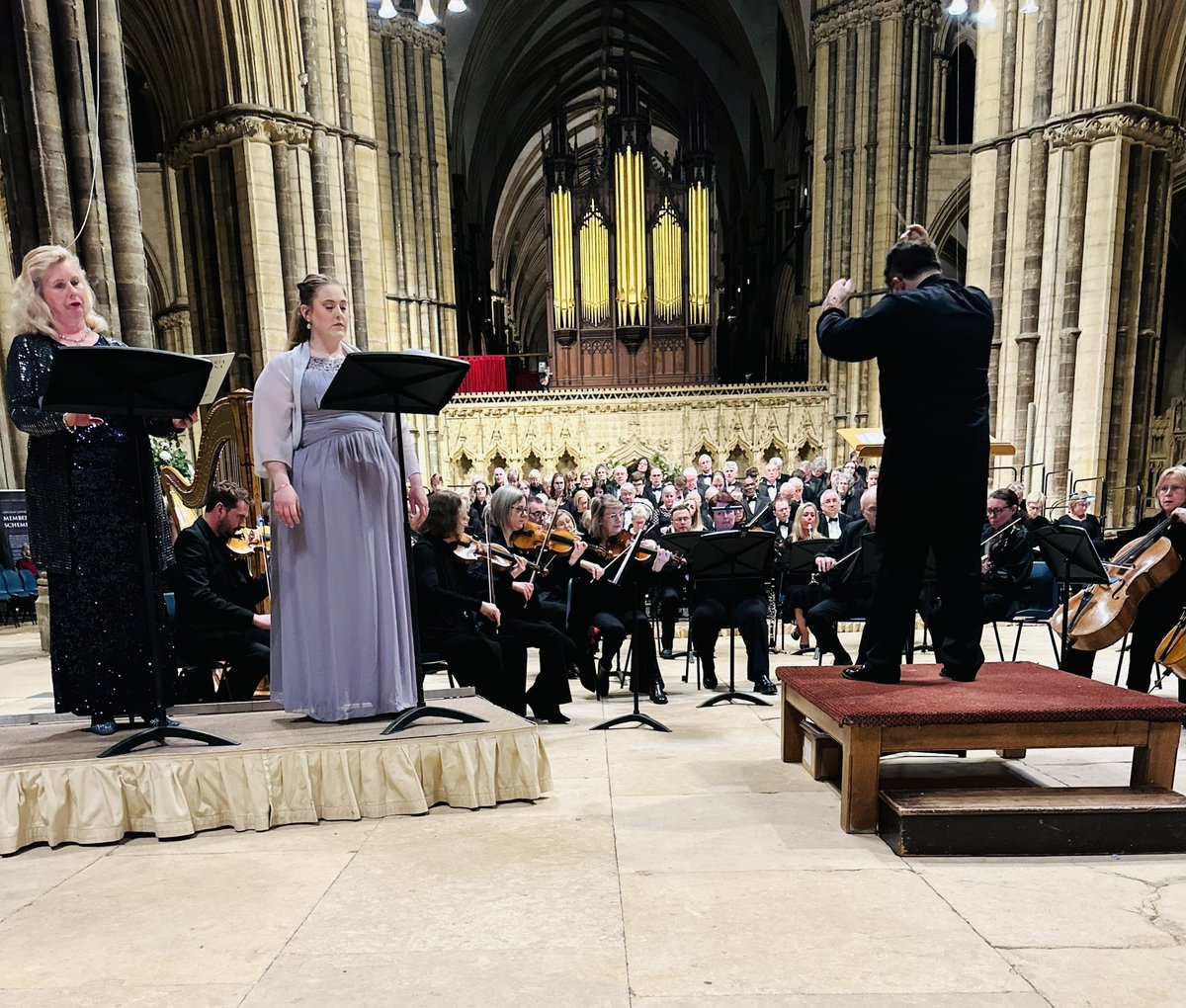 LincolnMayorUK's tweet photo. A lovely performance by @LincolnChoral last night at @LincsCathedral with Lincolnshire Chamber Orchestra- incredible singing by Kimberley Raw,Dominic Walsh,Gaynor Keeble,Allan Smith and India Simpson. https://t.co/KsRHVlvb0Z