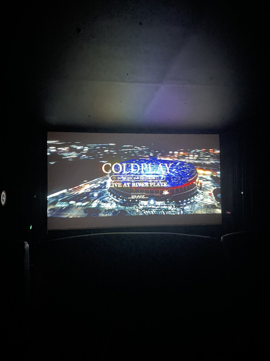 romachho's tweet photo. Thankyou  @coldplay sending all the love from Queensland Australia @coldplayxtra #ColdplayRiverPlateFilm https://t.co/4Bru3hbFXM