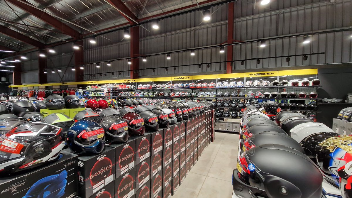 MAXXESS_France's tweet photo. Amateurs de moto 📷📷 vous allez être ravis ! Nous sommes heureux de vous annoncer l'ouverture prochaine de notre nouveau magasin d'accessoires moto à La Réunion !
#maxxess #maxxesslareunion https://t.co/rW0hT1M3L5