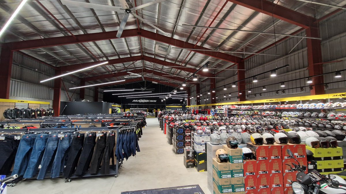MAXXESS_France's tweet photo. Amateurs de moto 📷📷 vous allez être ravis ! Nous sommes heureux de vous annoncer l'ouverture prochaine de notre nouveau magasin d'accessoires moto à La Réunion !
#maxxess #maxxesslareunion https://t.co/rW0hT1M3L5