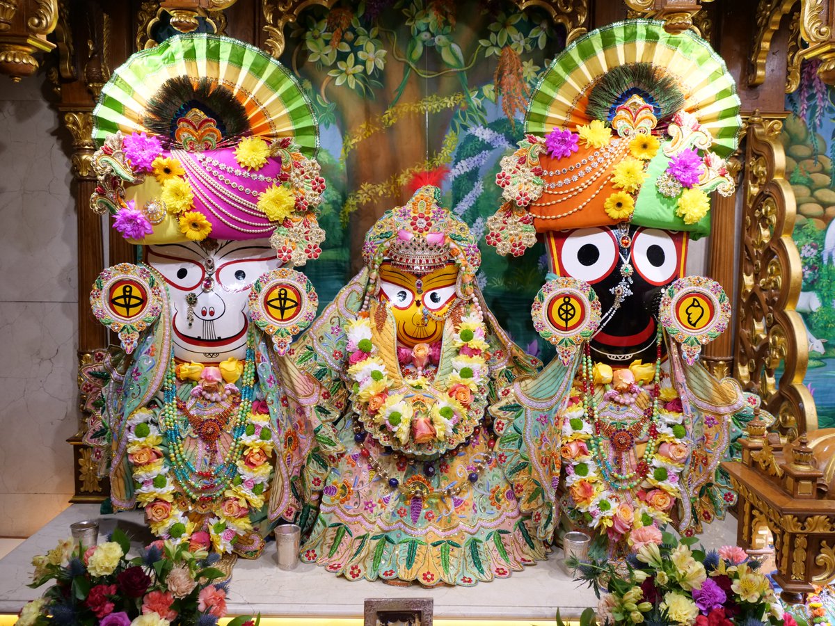 iskconlondon's tweet photo. Today's Deity darshan in Pastel Rainbow outfit #krishna #radharani #radhakrishna #girigovardhan #gauranitai #jagannath #baladev #subhadra #srilaprabhupada #deities https://t.co/oVhCwLgjr0