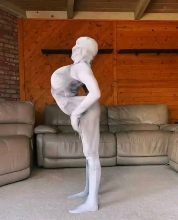 Se hace la linda y camina así jaja