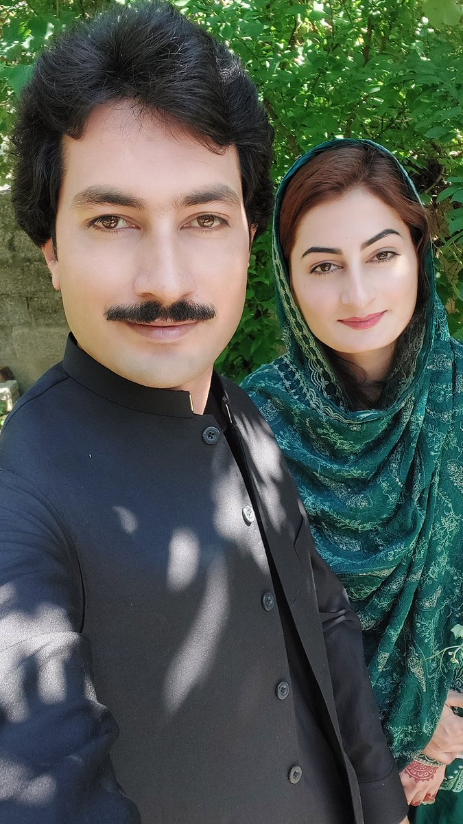 قدرمنو دوستانو! د وړوکي اختر خوشالۍ مو ډېرې ډېرې مبارک شۀ. هیله ده چې دا اختر مو په ژوند کښې د خوشالۍ او سوکالۍ زیري راوړي. 
لر او بر یو افغان ♥

<a href="/KamranKhanArman/">Kamran Khan Arman</a>