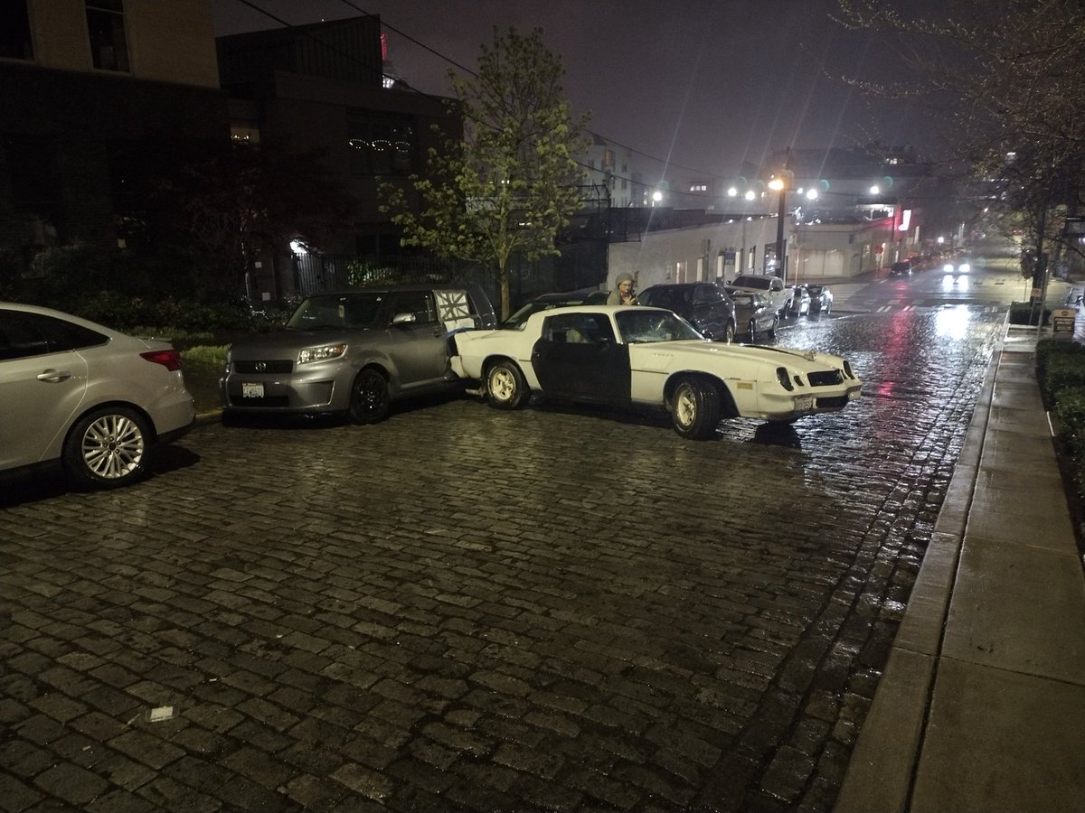 seattlesaltiest's tweet photo. WTF is going on?? No one in the car, door wide open, it's backed and smashed into that Scion...🤔 #Seattle #idiotsincars #Seattledrivers #drivesafe #cantparkthere
1400 block of Summit Ave https://t.co/KWXV303dbO