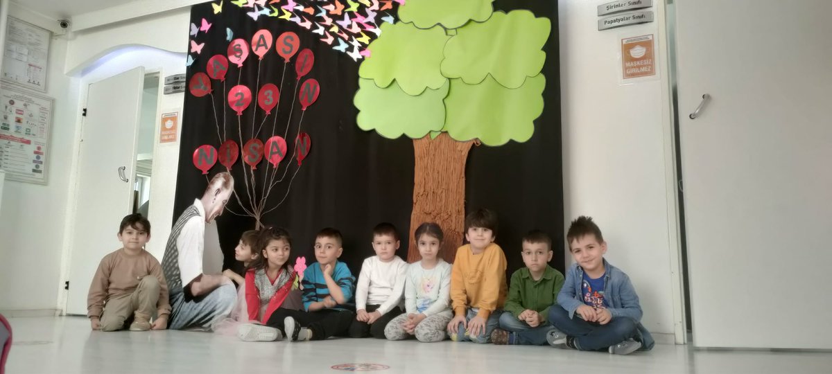 100uncuyilio's tweet photo. Yaşasin 23 Nisan https://t.co/Nou2KjdNLS