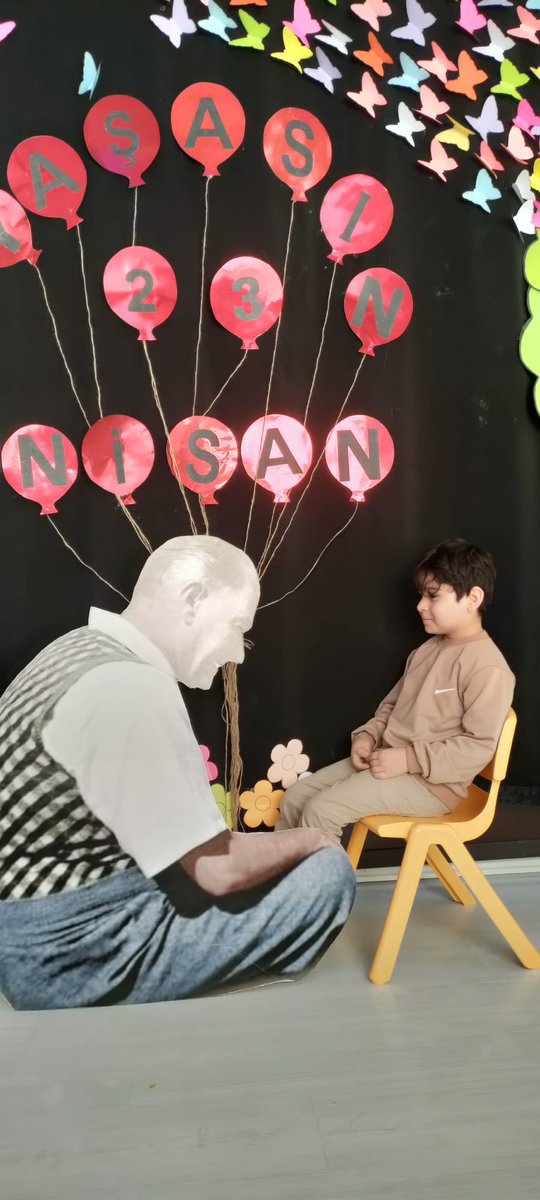 100uncuyilio's tweet photo. Yaşasin 23 Nisan https://t.co/Nou2KjdNLS