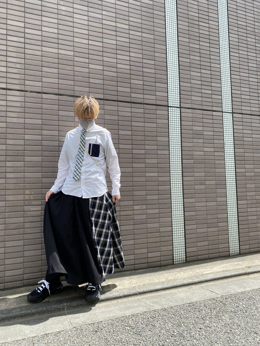 Runa_18_Runa's tweet photo. グラニフのチンアナゴのシャツとAFYFのロングスカートを合わせてみた✨シャツにアイロンかけとけば良かった🙁帰って昼寝しての今である😆
#グラニフ
#AFYF https://t.co/3ldaBgL3t3