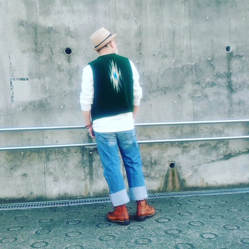 pppondooo's tweet photo. あるある探検隊
オルテガチマヨベスト
#RW877 犬刻印 フック&Vibramカスタム
母の日が近いので贈り物を買いにいざ! https://t.co/t2edvisqkg