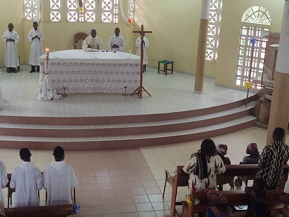 AtiotaTouni's tweet image. Messe à la #paroisse #Sainte #famille de #Défalé pour L'#ACCESSION de notre cher pays le #Togo à son #indépendance le #27avril1960. Nous avons prié pour la paix, la miséricorde et surtout la sécurité pour notre nation, la terre de nos aïeux.
@2Doufelgou 
@fct228 
#REFELA