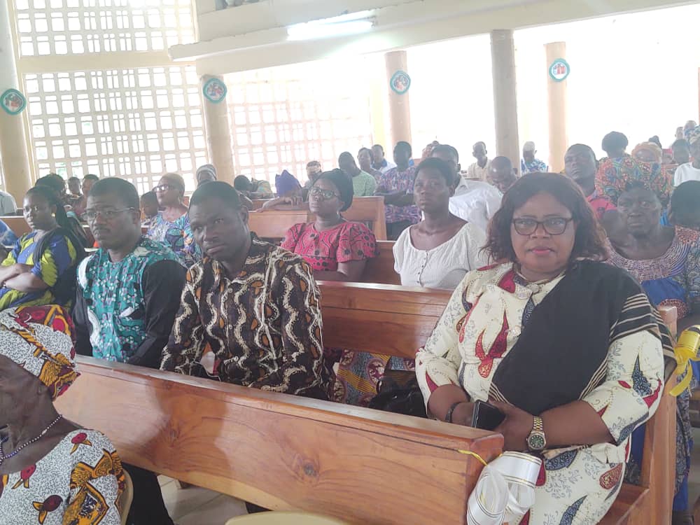 AtiotaTouni's tweet image. Messe à la #paroisse #Sainte #famille de #Défalé pour L'#ACCESSION de notre cher pays le #Togo à son #indépendance le #27avril1960. Nous avons prié pour la paix, la miséricorde et surtout la sécurité pour notre nation, la terre de nos aïeux.
@2Doufelgou 
@fct228 
#REFELA