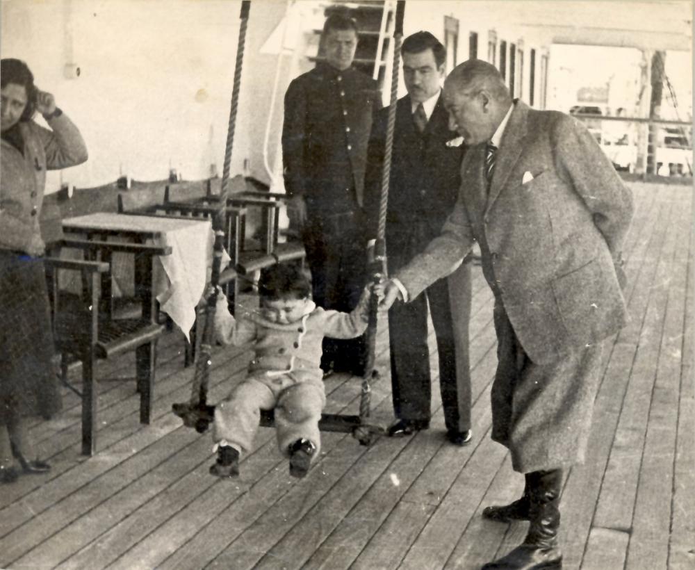 KunduzBey_'s tweet photo. Herkesin, yerinde olmak istediği bir çocuk var https://t.co/nQI6KUUdPE