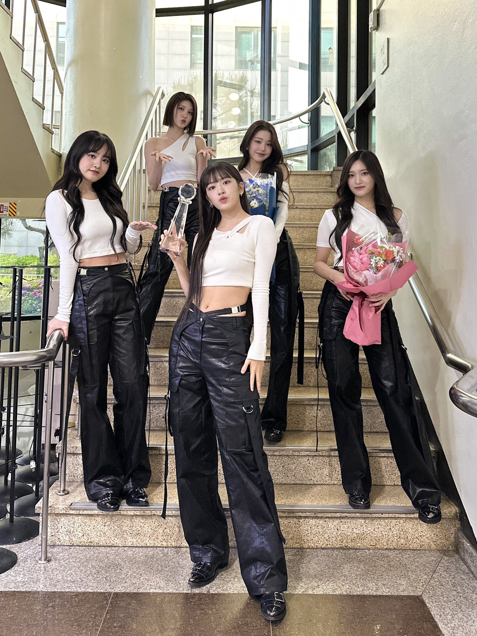 FuYqglnaEAEbJ3u?format=jpg&name=large