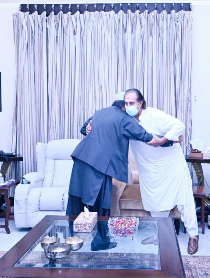 BENAZIR_NEWS's tweet photo. نواب شاہ: پاکستان پیپلزپارٹی پارلیمنٹرینز کے صدر آصف علی زرداری سے زرداری ہاؤس میں نوابزادھ مير نادر خان مگسي کی ملاقات

نواب شاہ: سابق صدر آصف علی زرداری کو  نوابزادھ مير نادر خان مگسي کی جانب سے عید کی مبارک باد @AAliZardari @M_NMagsi https://t.co/VxTUqAyxvL