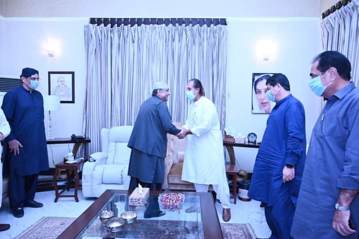 BENAZIR_NEWS's tweet photo. نواب شاہ: پاکستان پیپلزپارٹی پارلیمنٹرینز کے صدر آصف علی زرداری سے زرداری ہاؤس میں نوابزادھ مير نادر خان مگسي کی ملاقات

نواب شاہ: سابق صدر آصف علی زرداری کو  نوابزادھ مير نادر خان مگسي کی جانب سے عید کی مبارک باد @AAliZardari @M_NMagsi https://t.co/VxTUqAyxvL