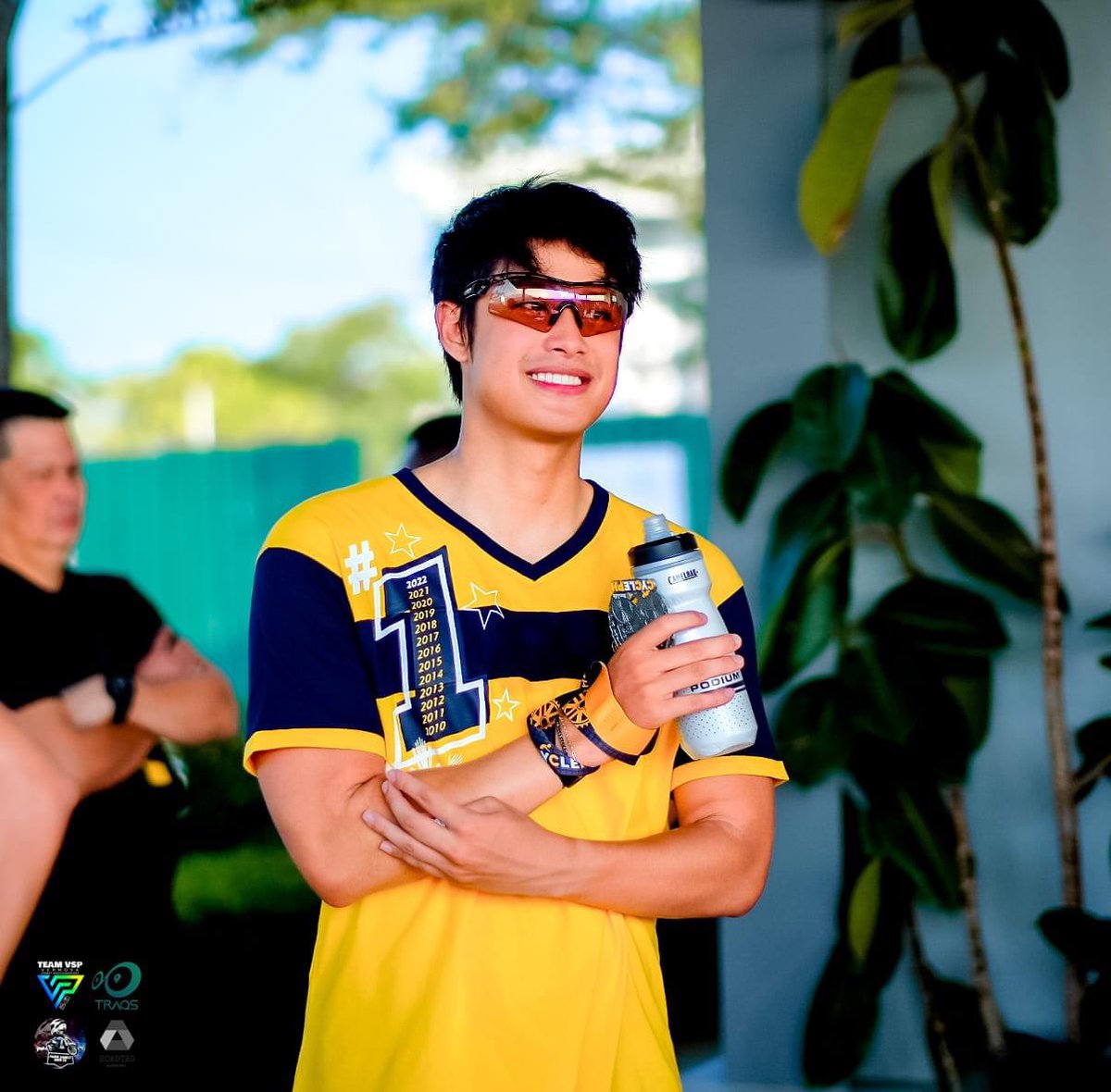 DONATORSPH's tweet photo. Mr. Fine 💛

📸 Photo Connect Moto TV’s Facebook Post
🔗 https://t.co/KUcFMtTbY6

#DonnyPangilinan | #SunCyclePH | @SunLifePH | @donnypangilinan https://t.co/PVNyhxxgBF
