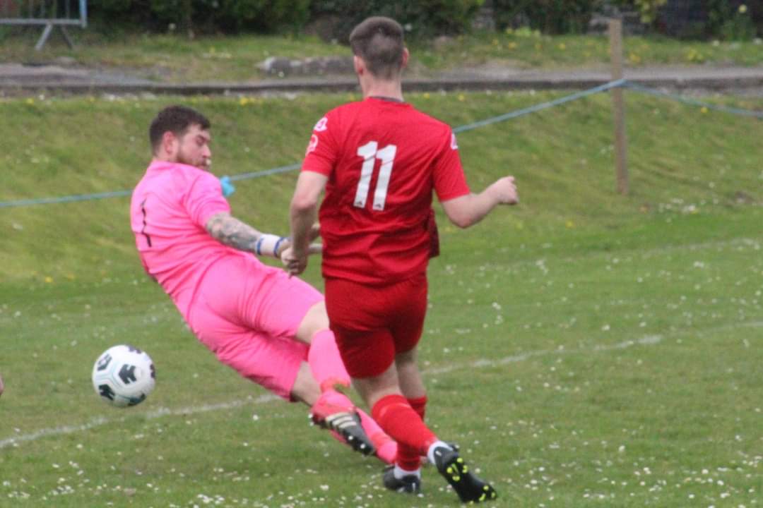 Barcud-Coch Photography (@barcudcochphoto) on Twitter photo Action from the 1-1 draw between <a href="/AberUniFC/">Aberystwyth Uni FC</a> and <a href="/haystmarysfc/">Hay St Mary's FC π΄σ §σ ’σ ·σ ¬σ ³σ Ώ</a> in the <a href="/MMPestateagents/">Morris Marshall</a> Central Wales League (South) at the Vicarage Fields.
π m.facebook.com/story.php?storβ¦
<a href="/BnRExpress/">Brecon & Radnor Express</a> <a href="/CTSport/">County Times Sport</a> <a href="/CambrianNews/">Cambrian News</a> <a href="/Ceredigion_news/">Ceredigion Herald</a> <a href="/CentralWalesFA/">Central Wales FA</a> <a href="/YClwbPelDroed/">Y Clwb PΓͺl-Droed</a> <a href="/AllWalesSport/">All Wales Sport</a> <a href="/CollinsWFM/">David Collins</a> Action from the 1-1 draw between <a href="/AberUniFC/">Aberystwyth Uni FC</a> and <a href="/haystmarysfc/">Hay St Mary's FC π΄σ §σ ’σ ·σ ¬σ ³σ Ώ</a> in the <a href="/MMPestateagents/">Morris Marshall</a> Central Wales League (South) at the Vicarage Fields.
π m.facebook.com/story.php?storβ¦
<a href="/BnRExpress/">Brecon & Radnor Express</a> <a href="/CTSport/">County Times Sport</a> <a href="/CambrianNews/">Cambrian News</a> <a href="/Ceredigion_news/">Ceredigion Herald</a> <a href="/CentralWalesFA/">Central Wales FA</a> <a href="/YClwbPelDroed/">Y Clwb PΓͺl-Droed</a> <a href="/AllWalesSport/">All Wales Sport</a> <a href="/CollinsWFM/">David Collins</a>